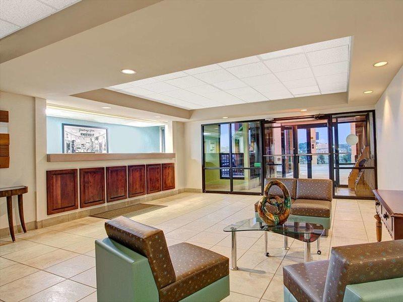 Super 8 By Wyndham Knoxville East Екстериор снимка