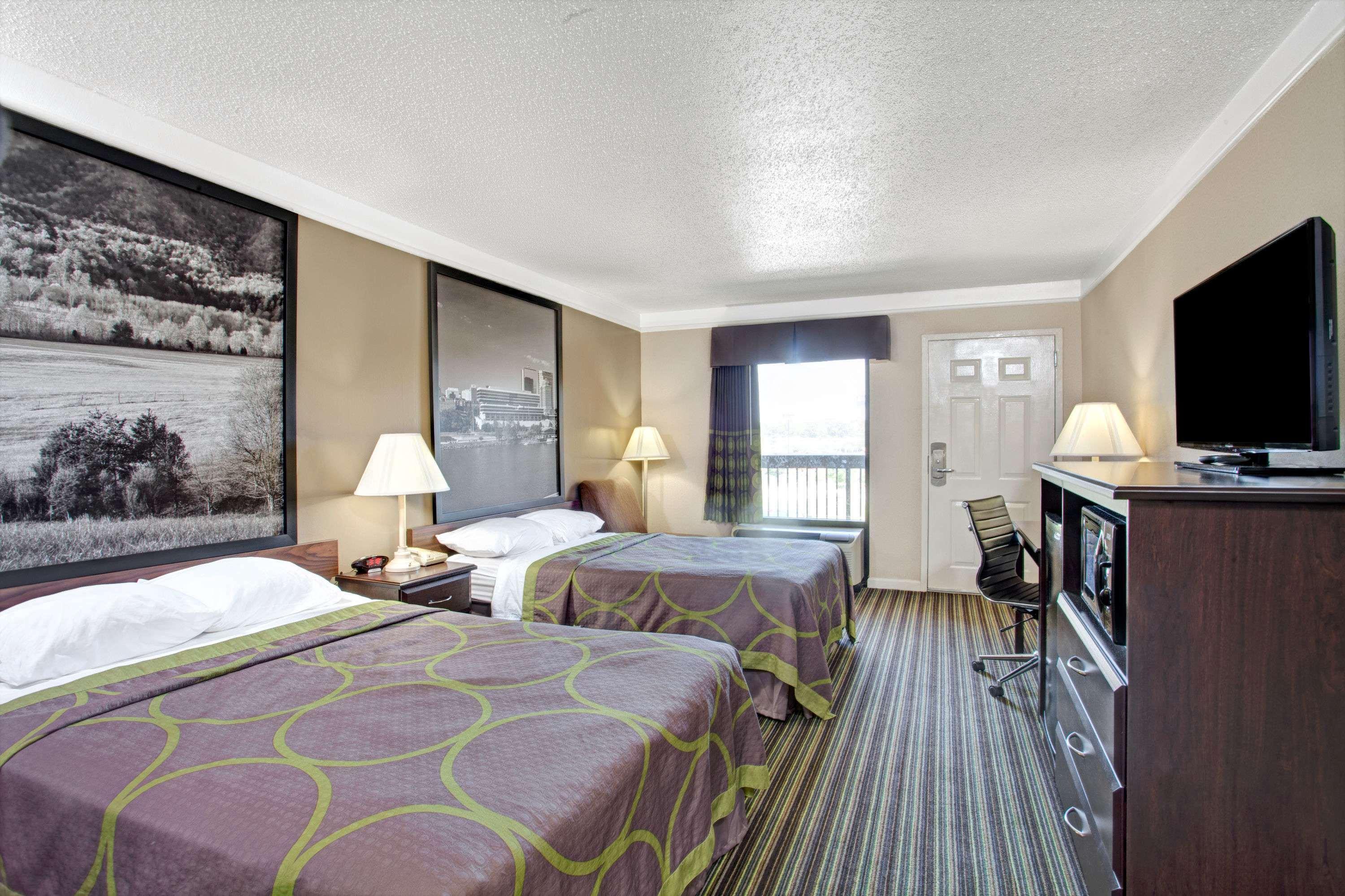 Super 8 By Wyndham Knoxville East Екстериор снимка