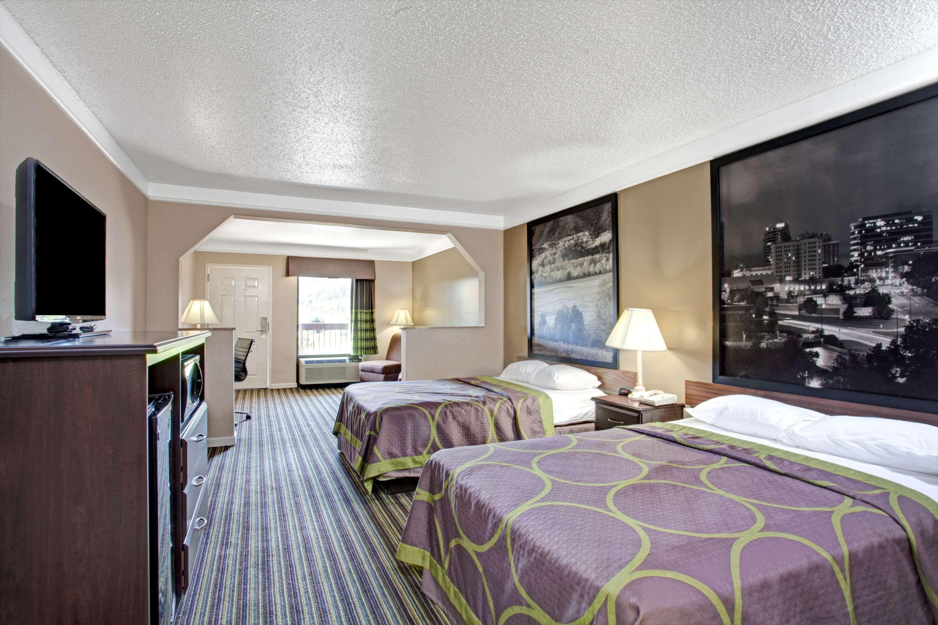 Super 8 By Wyndham Knoxville East Екстериор снимка