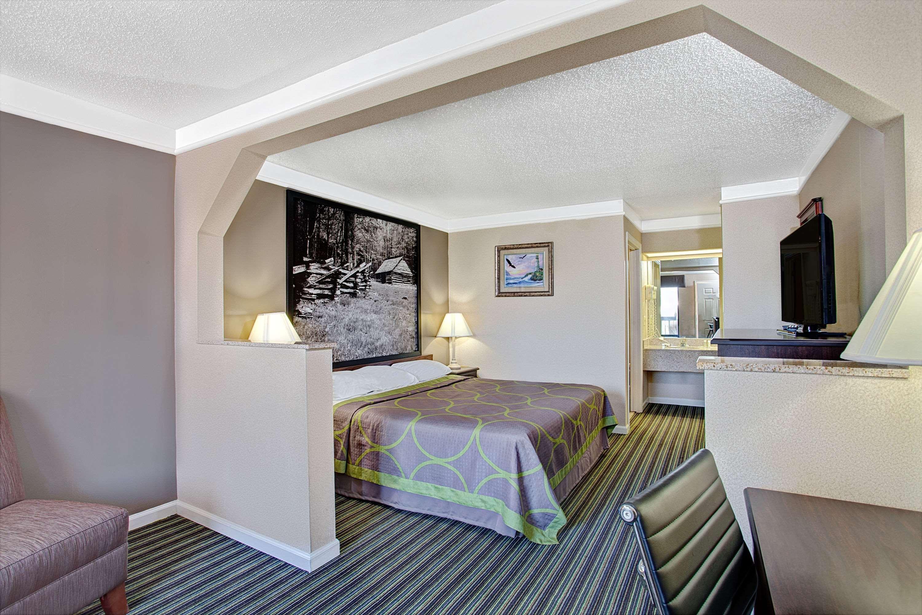 Super 8 By Wyndham Knoxville East Екстериор снимка