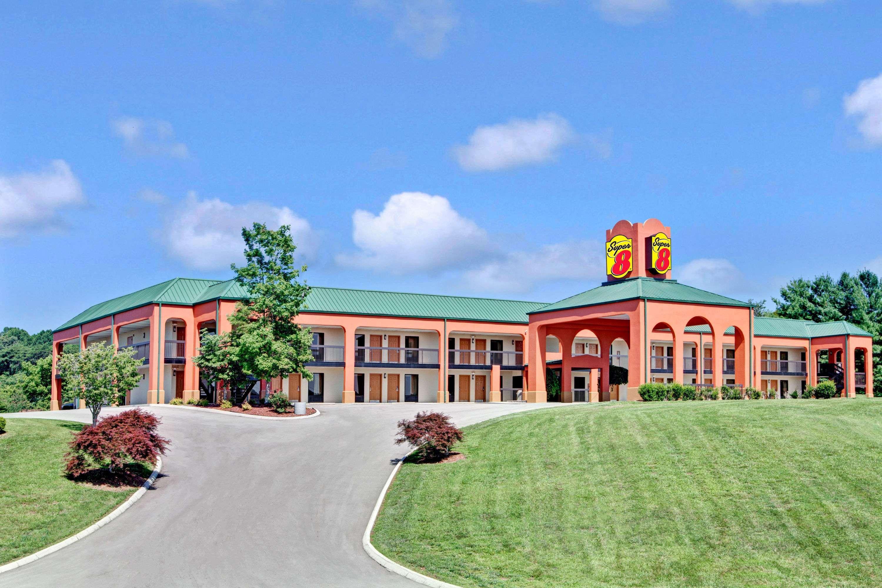 Super 8 By Wyndham Knoxville East Екстериор снимка