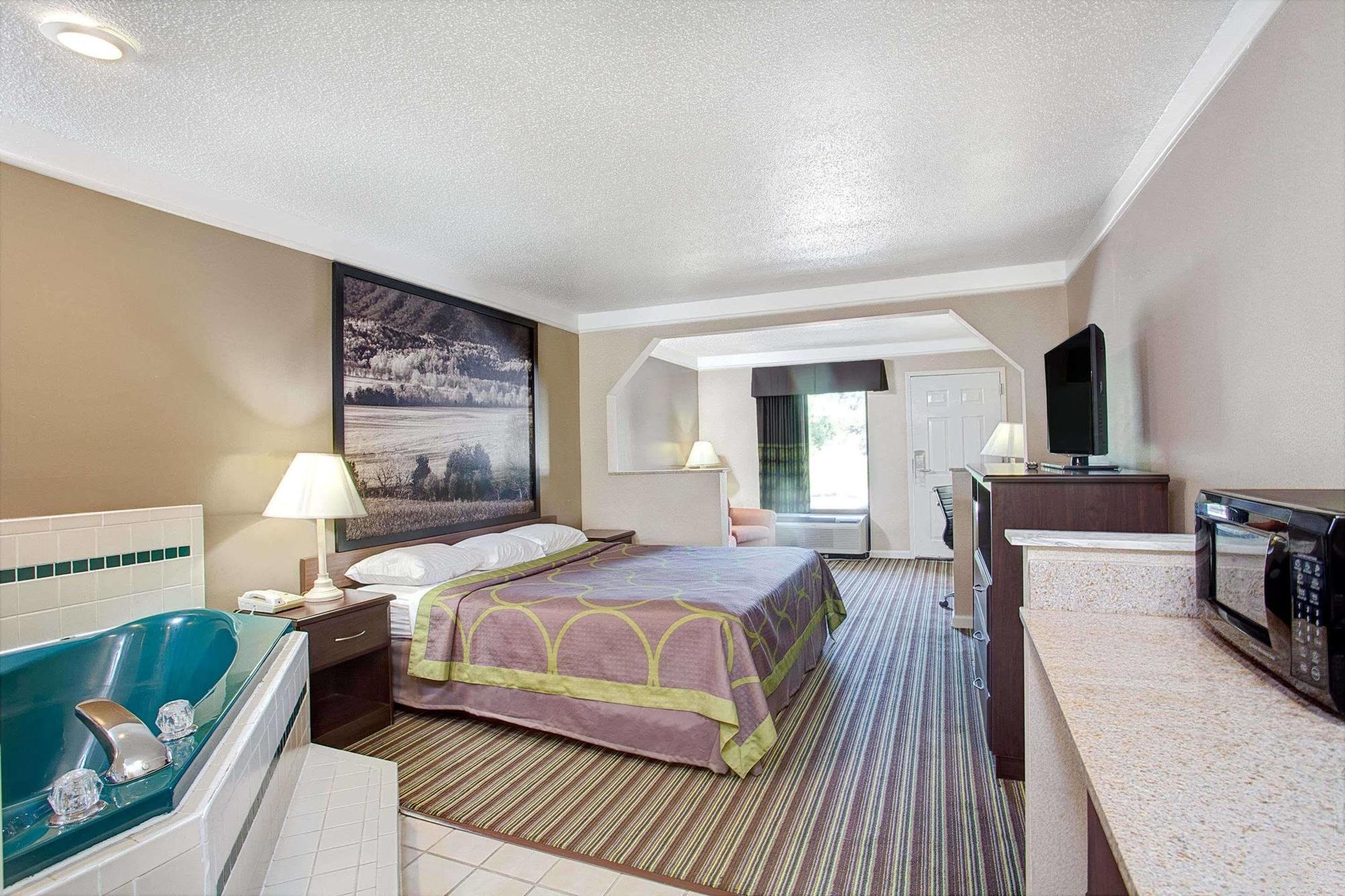 Super 8 By Wyndham Knoxville East Екстериор снимка